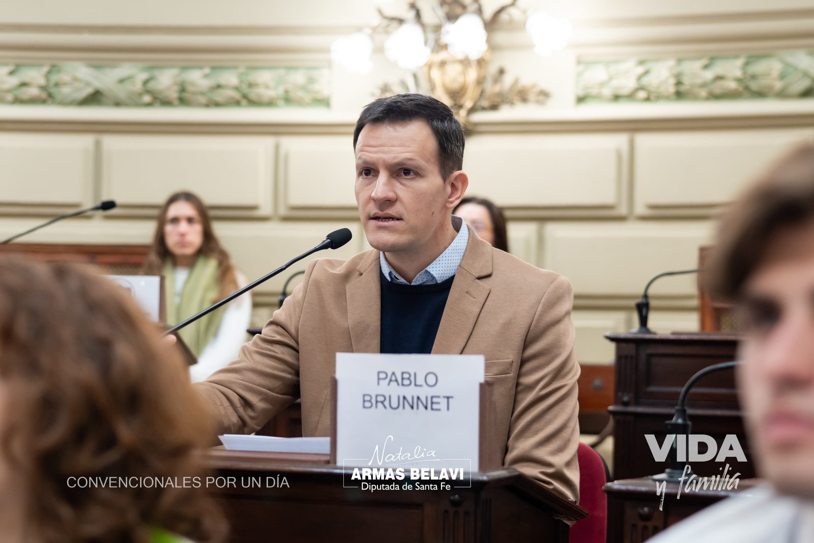 Pablo Brunet exponiendo la propuesta en el recinto