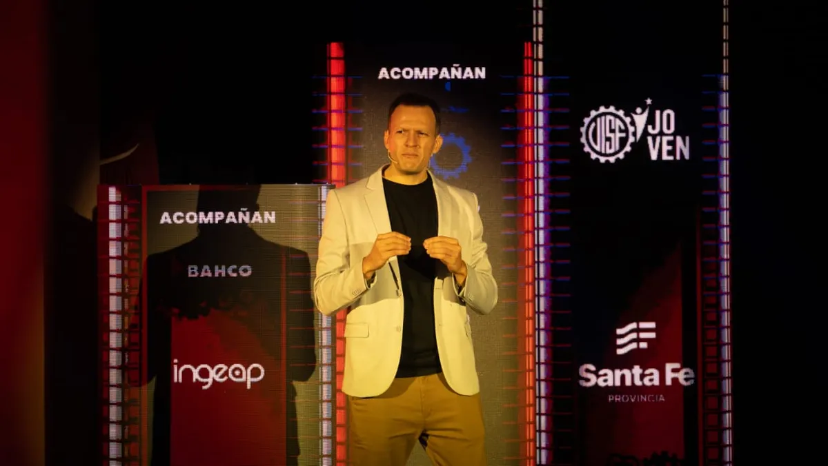 Pablo Brunet en el escenario de TEDx